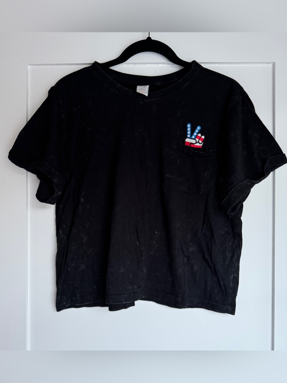 Messy Buns Lazy Days Peace & Good Vibes Pocket Tee Black XL Cropped